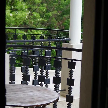 Beautiful 1st-line Seaview Private In The Cliff