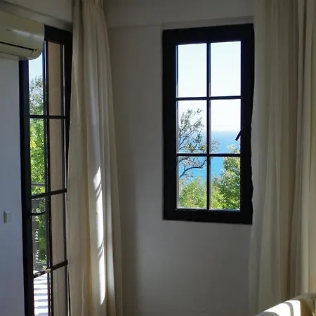 Beautiful 1st-line Seaview Private In The Cliff *