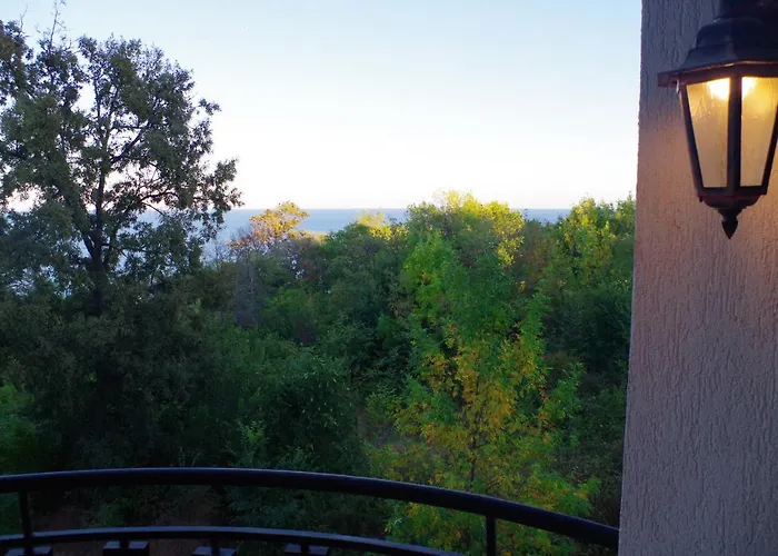 Апартамент Beautiful 1st-line Seaview Private In The Cliff