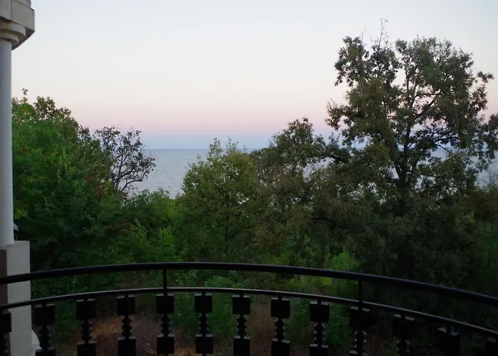 Апартамент Beautiful 1st-line Seaview Private In The Cliff *