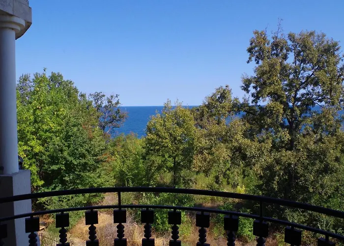 Beautiful 1st-line Seaview Private In The Cliff